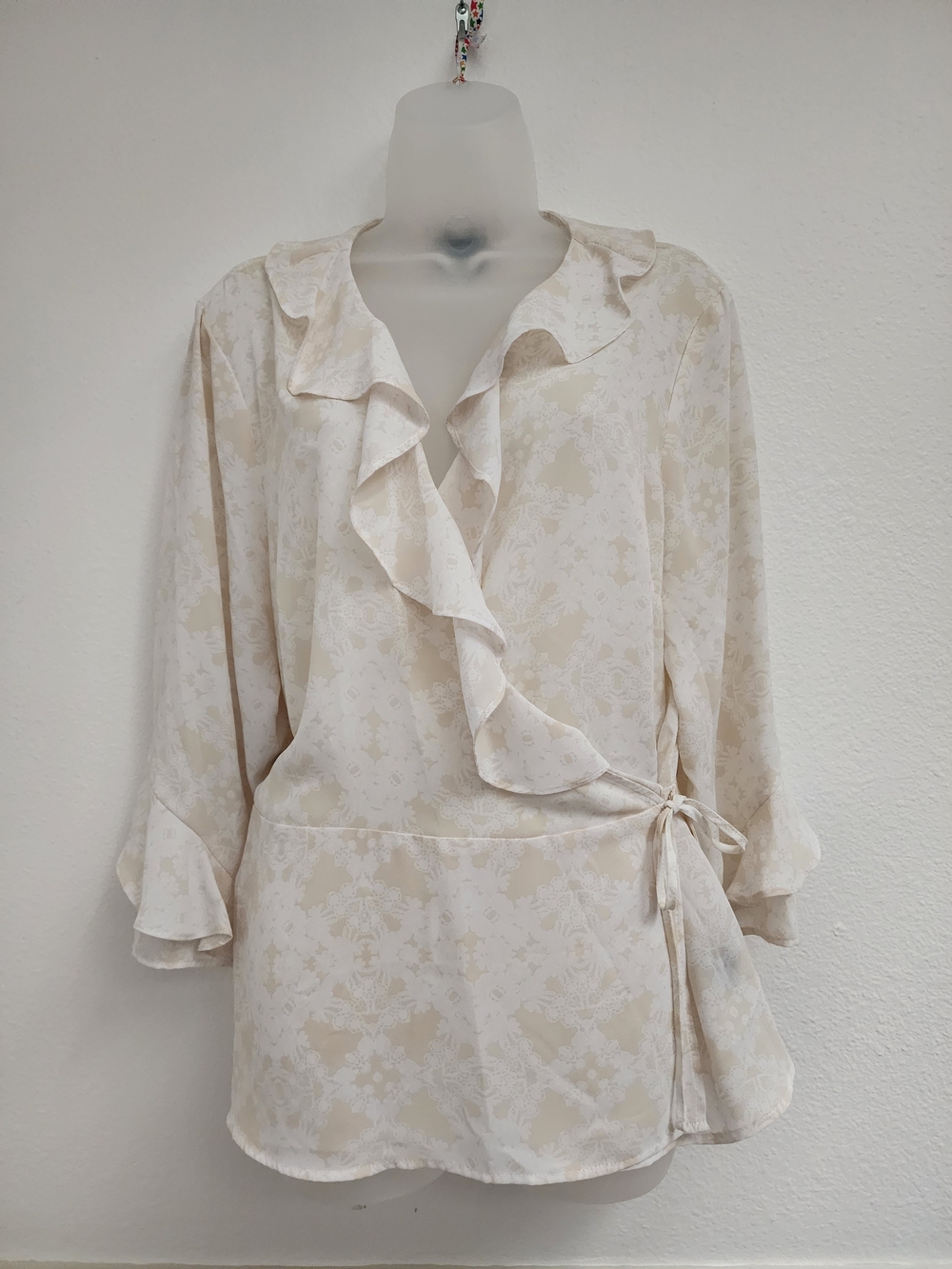 Worthington XL Soft Cream Floral Ruffle Wrap Top